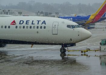 delta flight dl275 diverted lax