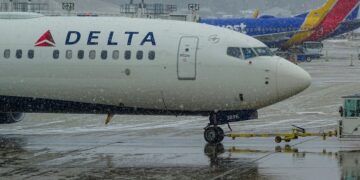 delta flight dl275 diverted lax